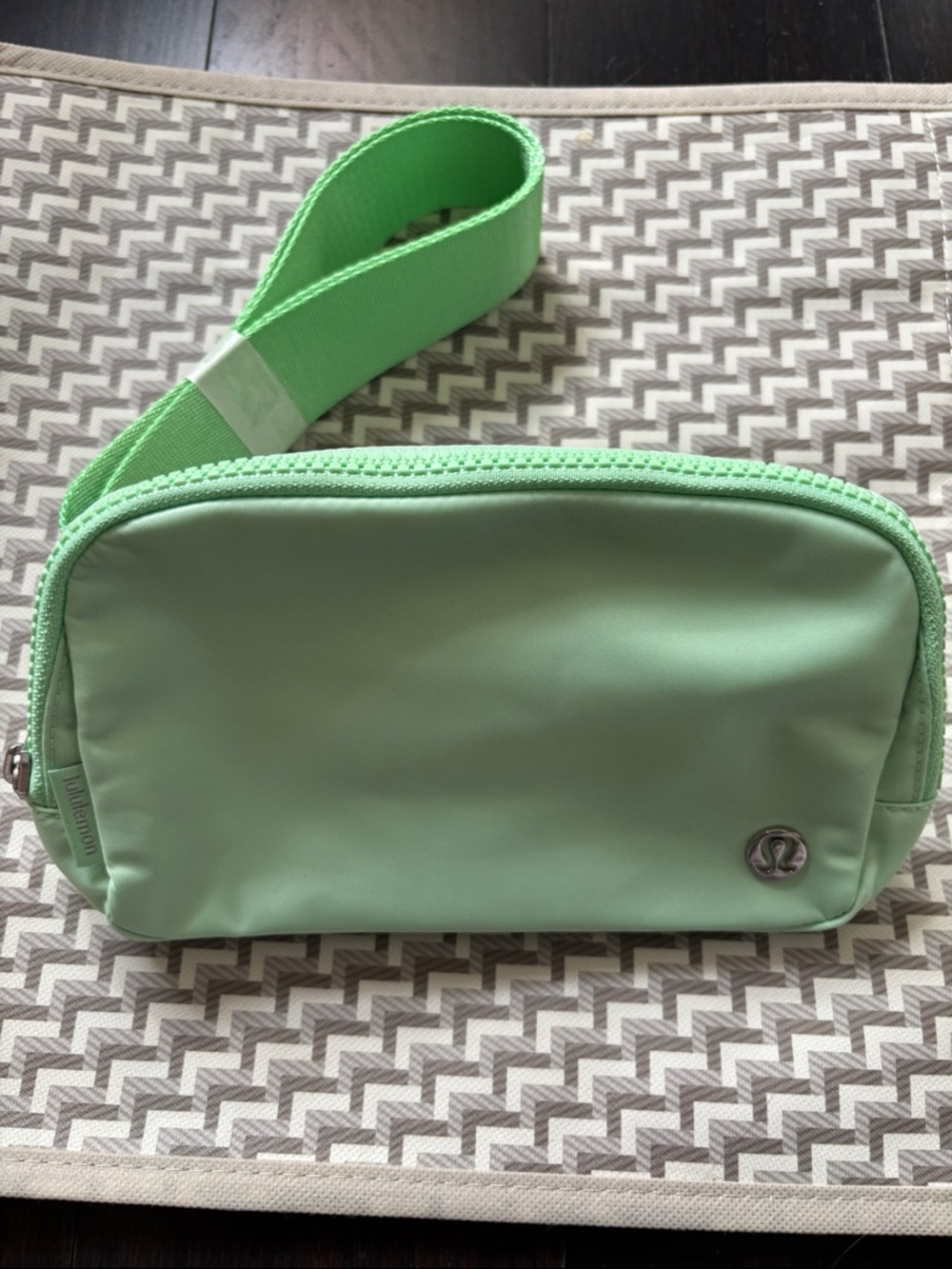 LULULEMON EVERYWHERE BELT BAG IN CITRA LIME NWT